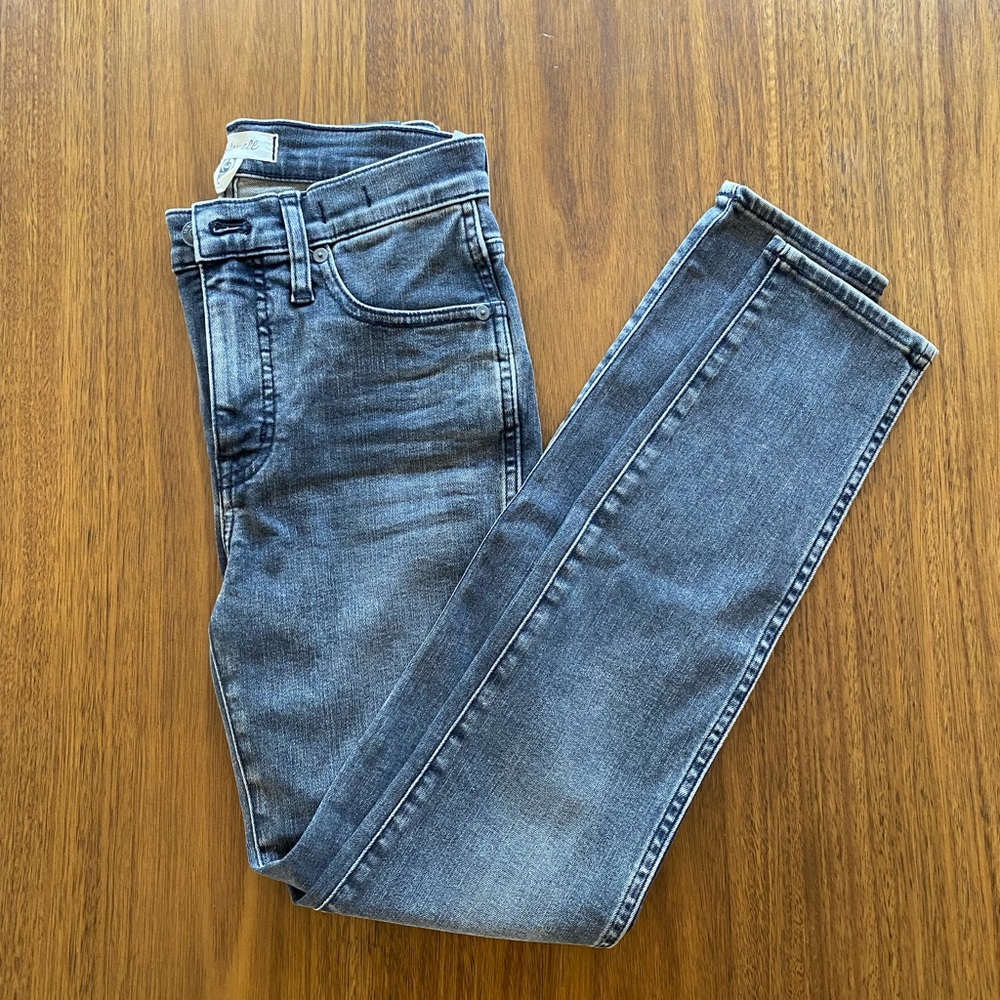 MADEWELL NEW without tags womens 10” high rise skinny jeans in grey. Size 27